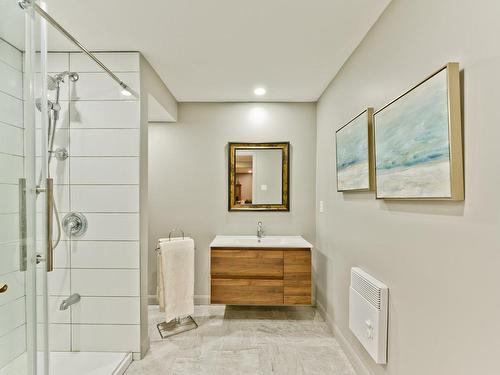 Bathroom - 165 Rue Bellevue, Coaticook, QC - Indoor Photo Showing Bathroom