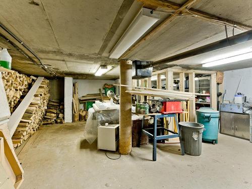 Atelier - 165 Rue Bellevue, Coaticook, QC - Indoor
