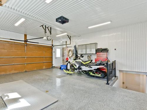 Garage - 165 Rue Bellevue, Coaticook, QC - Indoor Photo Showing Garage