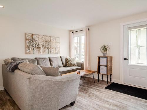 Salon - 19 Rue Laurier, Salaberry-De-Valleyfield, QC - Indoor Photo Showing Living Room