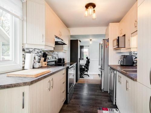 Cuisine - 19 Rue Laurier, Salaberry-De-Valleyfield, QC - Indoor Photo Showing Kitchen