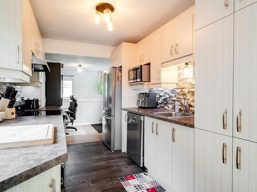 Kitchen - 19 Rue Laurier, Salaberry-De-Valleyfield, QC - Indoor Photo Showing Kitchen With Double Sink