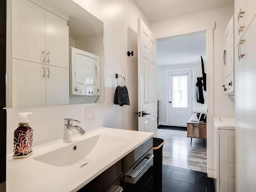 Salle de bains - 19 Rue Laurier, Salaberry-De-Valleyfield, QC - Indoor Photo Showing Bathroom