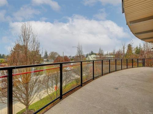 207-935 Cloverdale Ave, Saanich, BC - Outdoor With Balcony