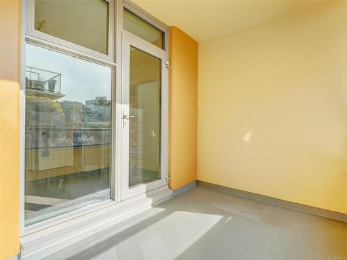 214-225 Menzies St, Victoria, BC -  With Balcony With Exterior