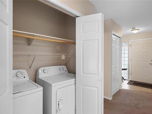 12-310 Pym St, Parksville, BC - Indoor Photo Showing Laundry Room