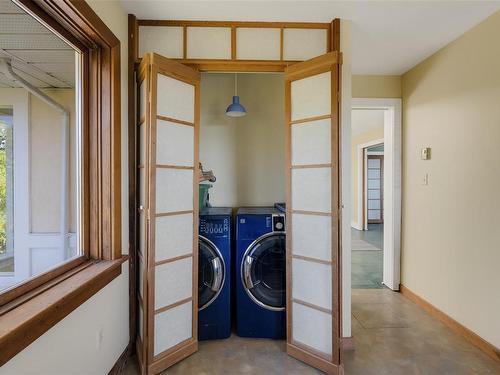 4699 Kerryview Dr, Saanich, BC - Indoor Photo Showing Laundry Room