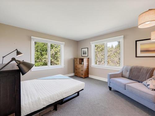 4699 Kerryview Dr, Saanich, BC - Indoor Photo Showing Bedroom