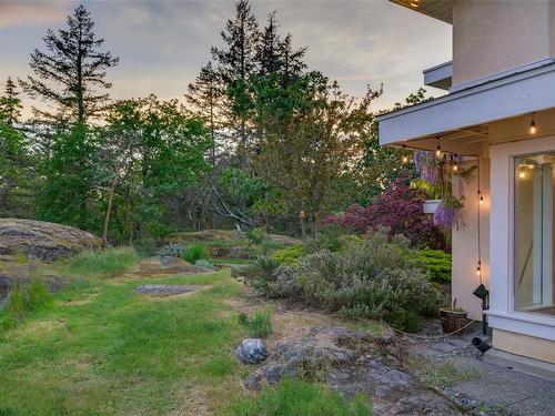 4699 Kerryview Dr, Saanich, BC - Outdoor