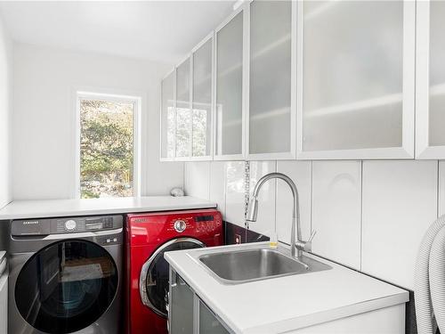 190 King George Terr, Oak Bay, BC - Indoor Photo Showing Laundry Room