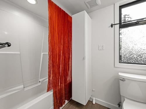 2952 Lupton Rd, Courtenay, BC - Indoor Photo Showing Bathroom