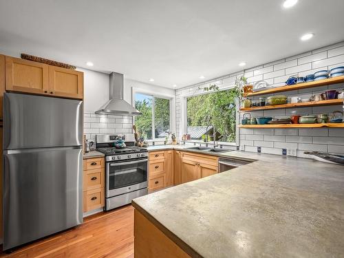 2952 Lupton Rd, Courtenay, BC - Indoor Photo Showing Kitchen With Double Sink