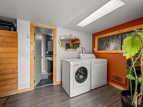 2952 Lupton Rd, Courtenay, BC - Indoor Photo Showing Laundry Room