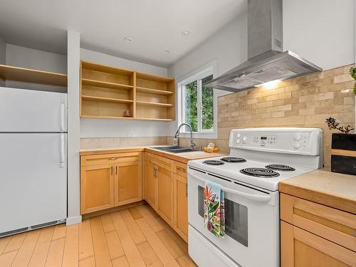 2952 Lupton Rd, Courtenay, BC - Indoor Photo Showing Kitchen With Double Sink