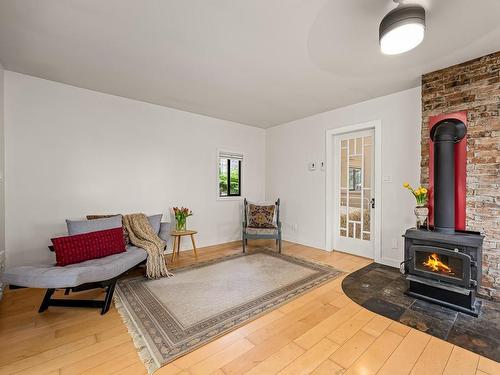 2952 Lupton Rd, Courtenay, BC - Indoor Photo Showing Living Room With Fireplace