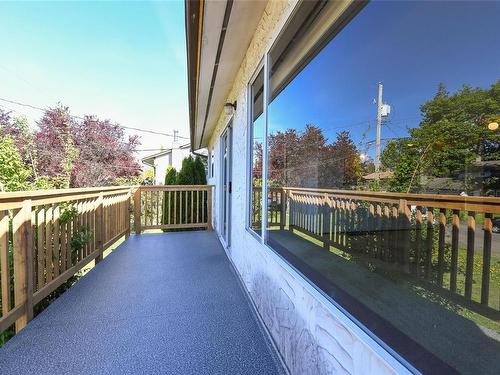 4644 Macintyre Ave, Courtenay, BC - Outdoor With Deck Patio Veranda With Exterior