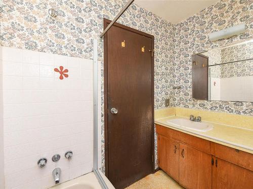 4644 Macintyre Ave, Courtenay, BC - Indoor Photo Showing Bathroom