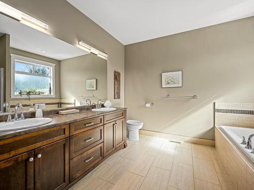 396 Serenity Dr, Campbell River, BC - Indoor Photo Showing Bathroom
