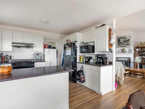 3382 Haida Dr, Colwood, BC - Indoor Photo Showing Kitchen