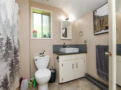 4664 Mcquillan Rd, Courtenay, BC - Indoor Photo Showing Bathroom