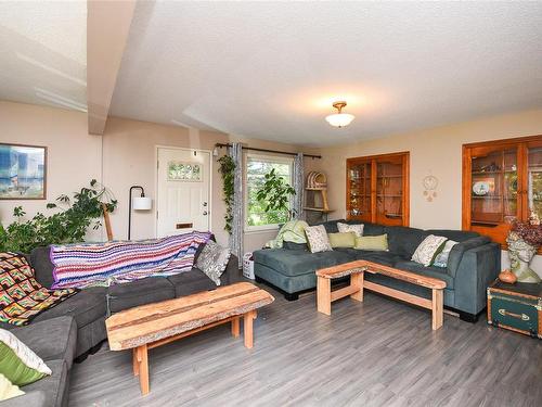 4664 Mcquillan Rd, Courtenay, BC - Indoor Photo Showing Living Room