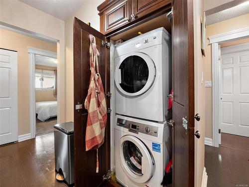305-539 Niagara St, Victoria, BC - Indoor Photo Showing Laundry Room
