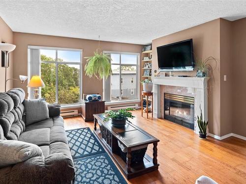 406-2511 Quadra St, Victoria, BC - Indoor Photo Showing Living Room With Fireplace