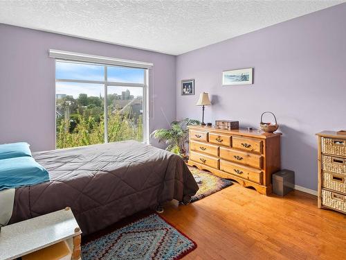 406-2511 Quadra St, Victoria, BC - Indoor Photo Showing Bedroom
