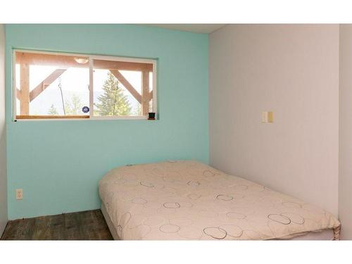 2857 Vickers Trail, Anglemont, BC - Indoor Photo Showing Bedroom