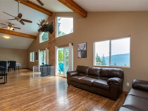 2857 Vickers Trail, Anglemont, BC - Indoor Photo Showing Living Room