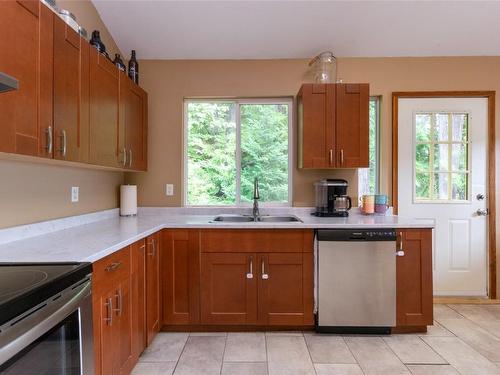 2857 Vickers Trail, Anglemont, BC - Indoor Photo Showing Kitchen With Double Sink