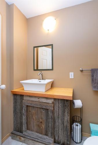 2857 Vickers Trail, Anglemont, BC - Indoor Photo Showing Bathroom