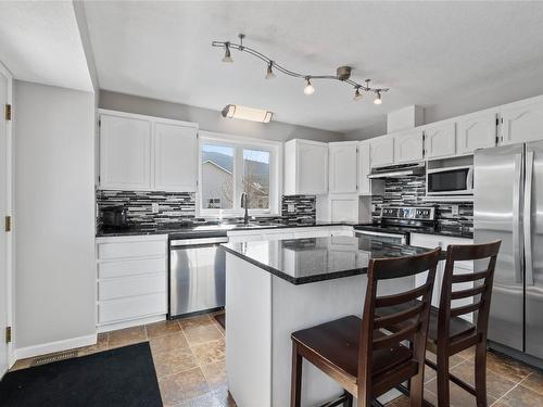 813 43 Avenue, Vernon, BC - Indoor Photo Showing Kitchen With Upgraded Kitchen