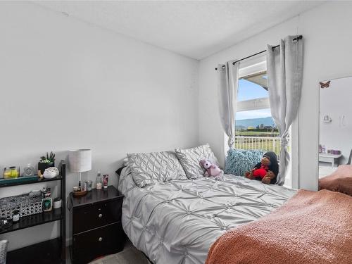 813 43 Avenue, Vernon, BC - Indoor Photo Showing Bedroom