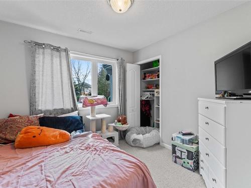 813 43 Avenue, Vernon, BC - Indoor Photo Showing Bedroom