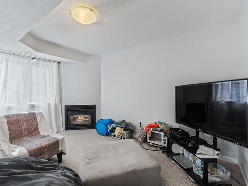 813 43 Avenue, Vernon, BC - Indoor With Fireplace