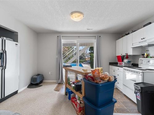 813 43 Avenue, Vernon, BC - Indoor Photo Showing Kitchen