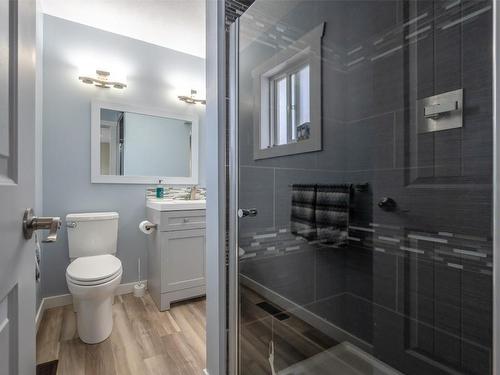 2737 Willowbrook Road, Oliver, BC - Indoor Photo Showing Bathroom