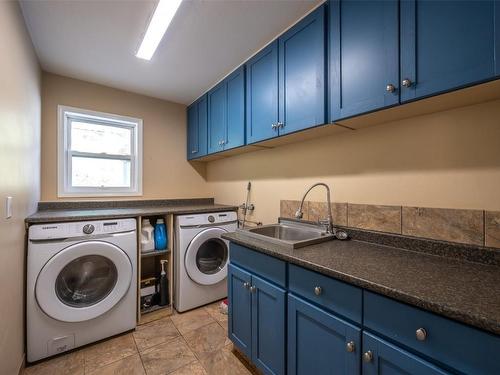 2737 Willowbrook Road, Oliver, BC - Indoor Photo Showing Laundry Room