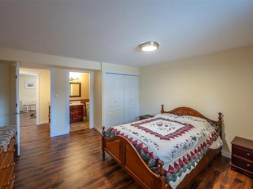 2737 Willowbrook Road, Oliver, BC - Indoor Photo Showing Bedroom