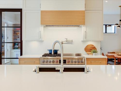 338 Cadder Avenue, Kelowna, BC - Indoor Photo Showing Kitchen With Upgraded Kitchen