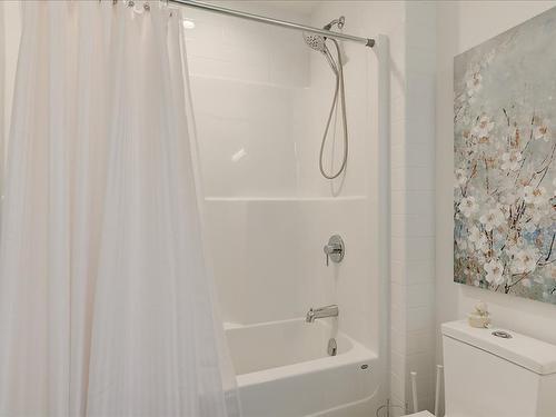 338 Cadder Avenue, Kelowna, BC - Indoor Photo Showing Bathroom