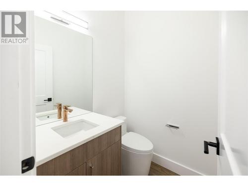 821 Stockwell Avenue Unit# 2, Kelowna, BC - Indoor Photo Showing Bathroom