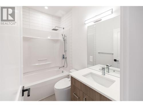 821 Stockwell Avenue Unit# 2, Kelowna, BC - Indoor Photo Showing Bathroom