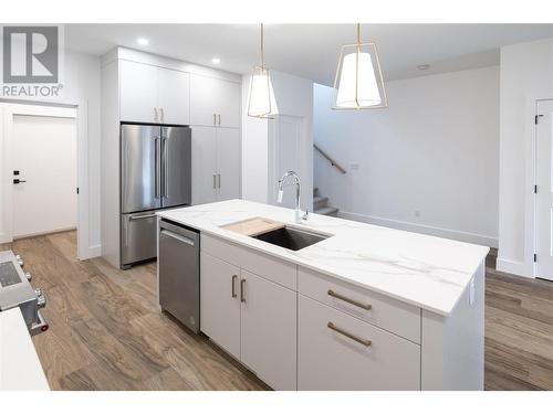 821 Stockwell Avenue Unit# 2, Kelowna, BC - Indoor Photo Showing Kitchen With Stainless Steel Kitchen With Upgraded Kitchen