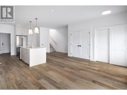 821 Stockwell Avenue Unit# 2, Kelowna, BC - Indoor Photo Showing Kitchen