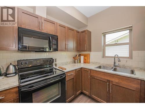 1703 43 Avenue Unit# 2, Vernon, BC - Indoor Photo Showing Kitchen With Double Sink