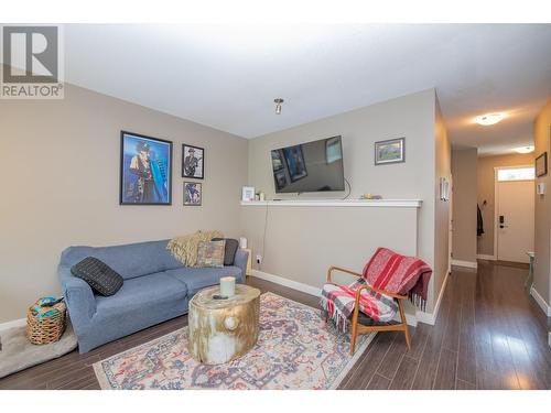 1703 43 Avenue Unit# 2, Vernon, BC - Indoor Photo Showing Living Room