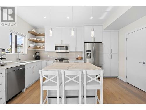 817 Rose Avenue, Kelowna, BC - Indoor Photo Showing Kitchen With Stainless Steel Kitchen With Upgraded Kitchen