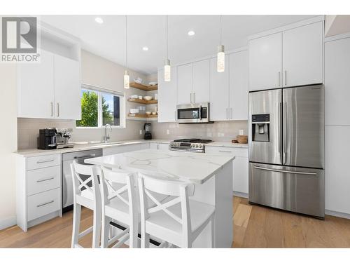 817 Rose Avenue, Kelowna, BC - Indoor Photo Showing Kitchen With Stainless Steel Kitchen With Upgraded Kitchen